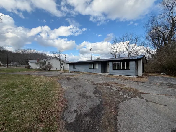 322 W Church St, Burkesville, KY 42717