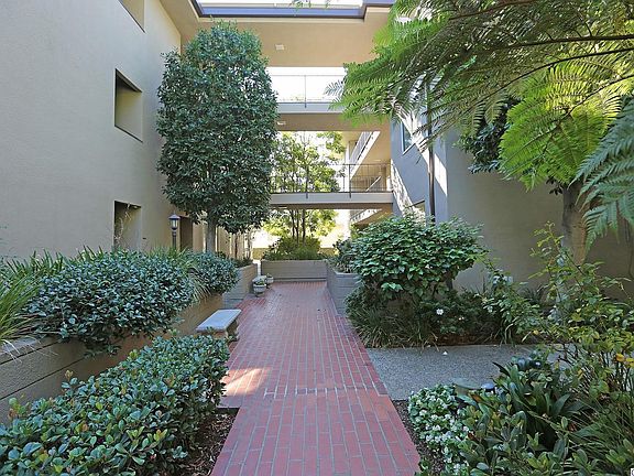 3rd image of 380 S Orange Grove Blvd APT 3