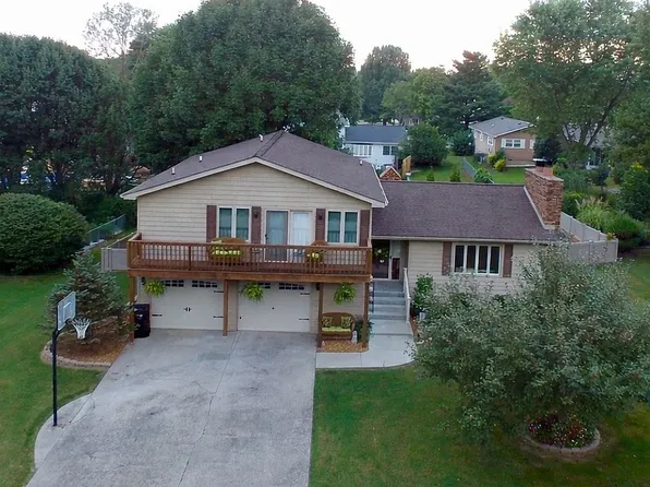 5 Cherry Tree Pl, Harrisburg, IL 62946