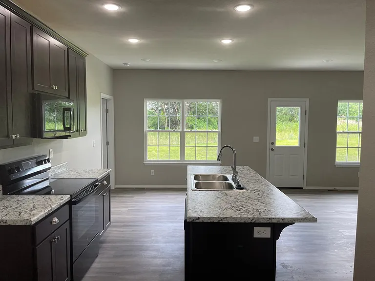 3376 W Hill St — Photo 14
