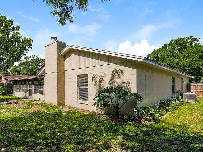 17507 Cranbrook Dr — Photo 16