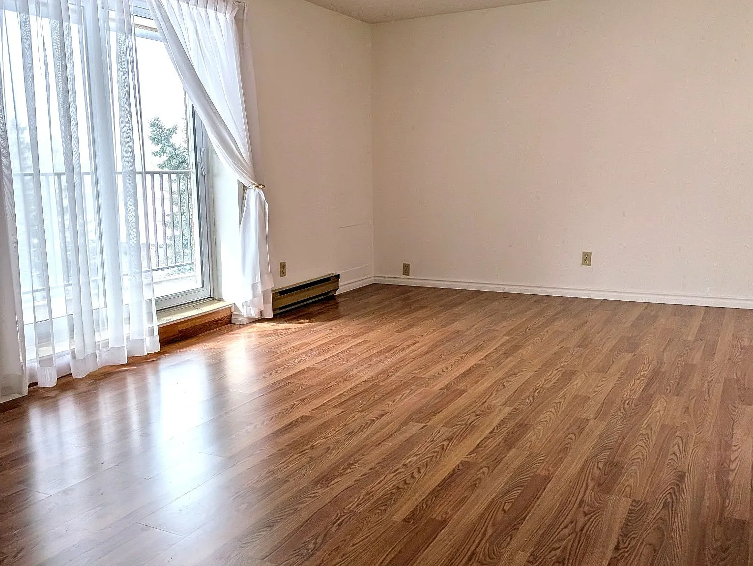 2 bed, $1,900 — Photo 4