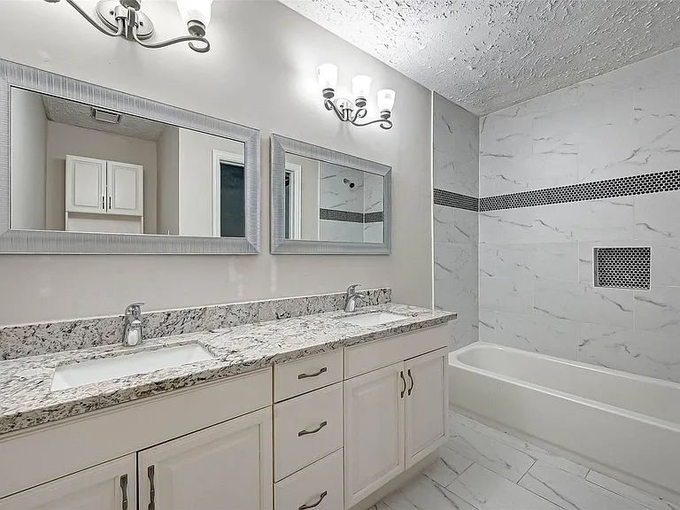 6802 Glenray Dr — Photo 23