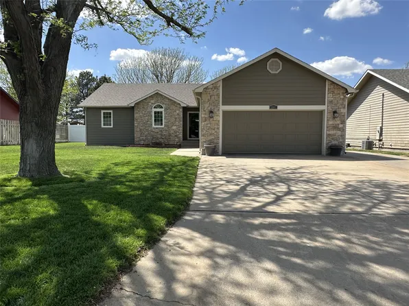 2907 Toalson Ave, Dodge City, KS 67801