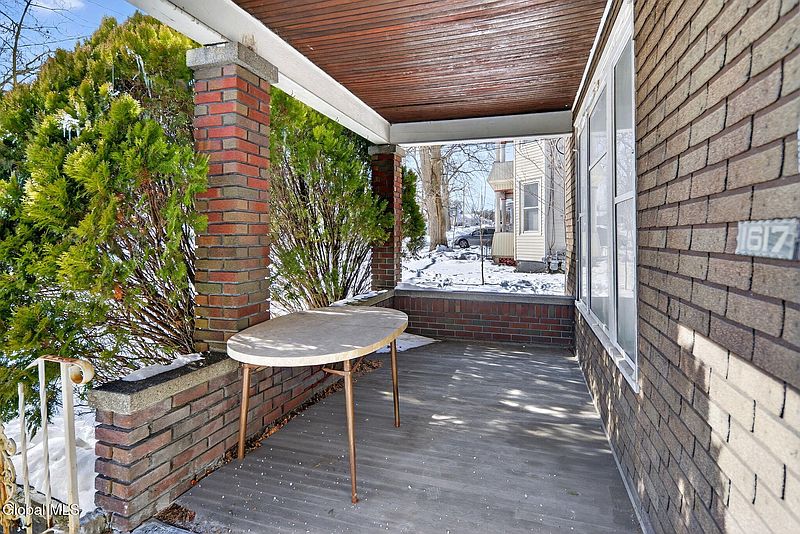 4th image of 1617 Campbell Avenue