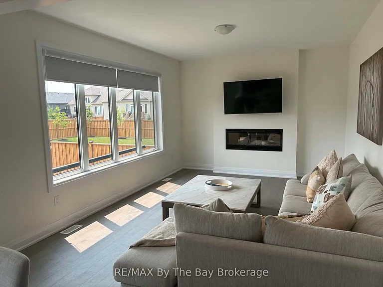 218 Mapleside Dr #UPPER — Photo 11