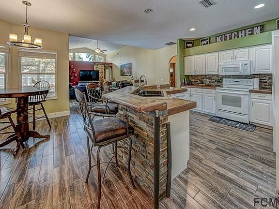 2nd image of 15 Bannerwood Ln