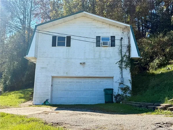 1919 Winding Hills Dr, Charleston, WV 25320