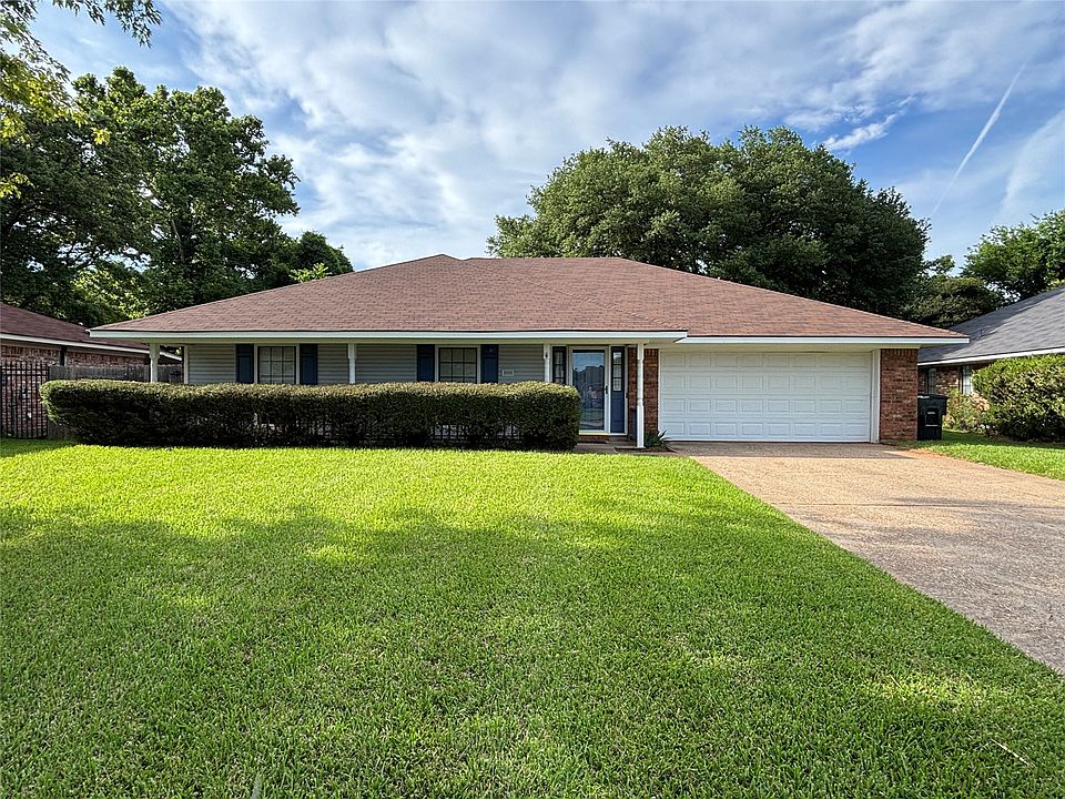 1st image of 2527 Spruce Dr