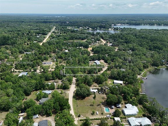 3rd image of 225 Mirror Lake Dr