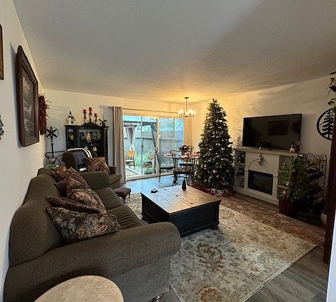 3rd image of 17 Vineyard Cir #17