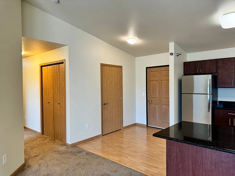 West Lake III Apartments — Photo 13