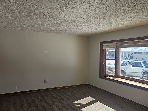 2nd image of 3824 E Diamond Ave