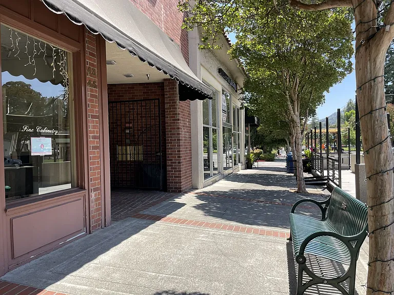 37 E Main St — Photo 5