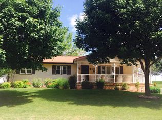 1517 Cantebury Cir, Grundy Center, IA 50638