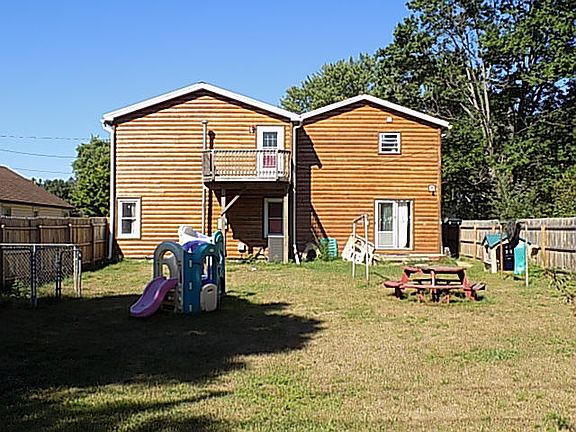 3rd image of 804 N Hemlock St