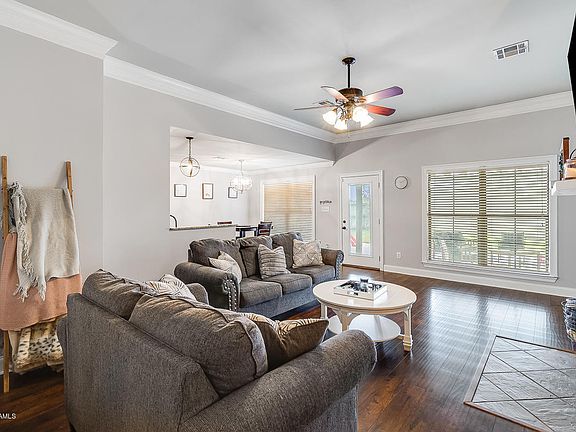5th image of 102 Country Garden Ln