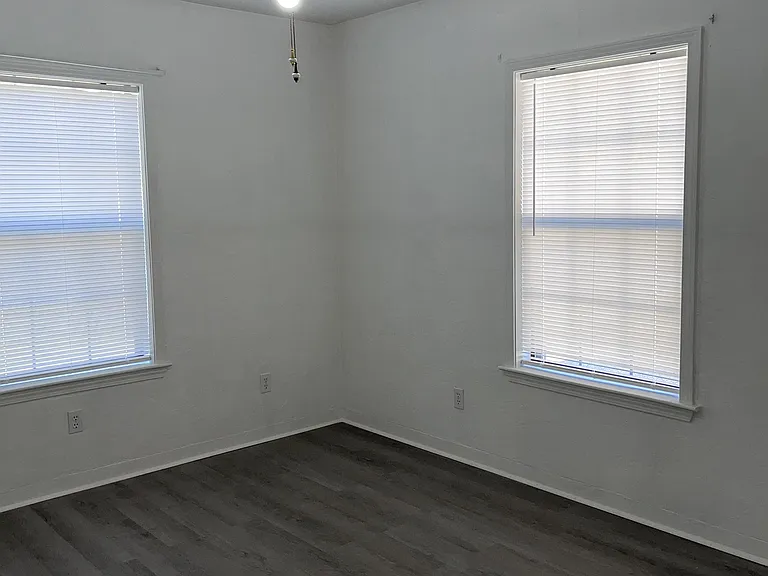 122 Brandon Ave — Photo 4