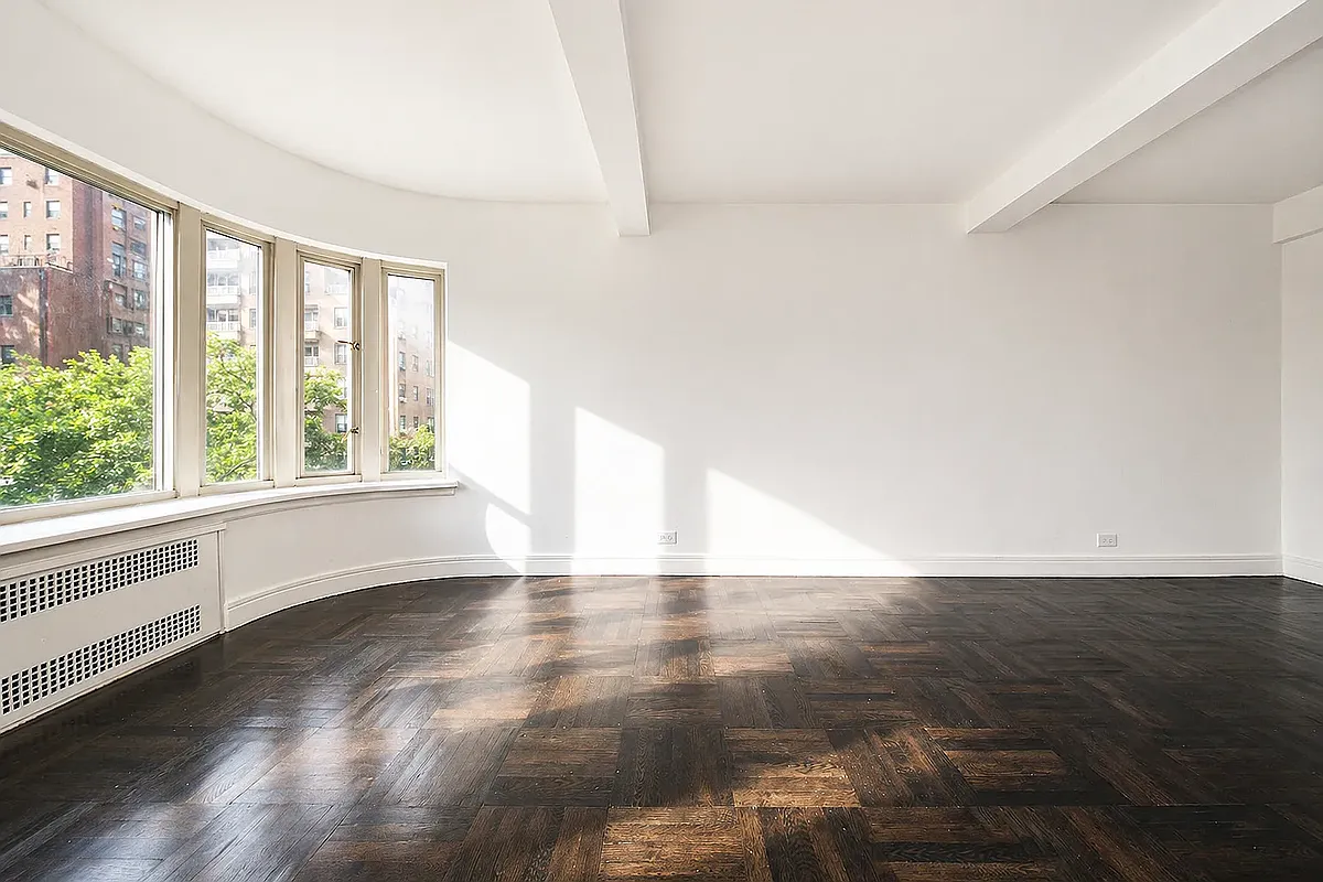 Building Photo - 35 E 35th St #11G