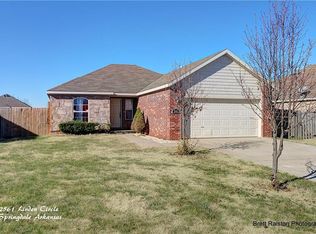 2561 Linden Cir, Springdale, AR 72764