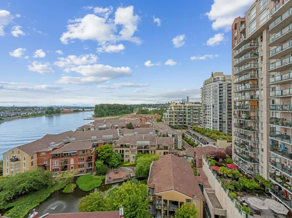 8 Laguna Ct #1207, New Westminster, BC V3M 6M6