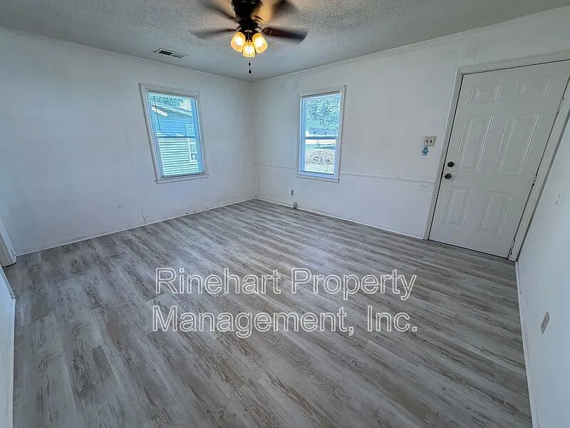 2 bed, 1.0 bath, $1,225 — Photo 3