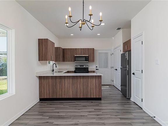 4th image of 1006 N Clarence Ave
