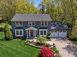 14 Long Acre Lane, Dix Hills, NY 11746