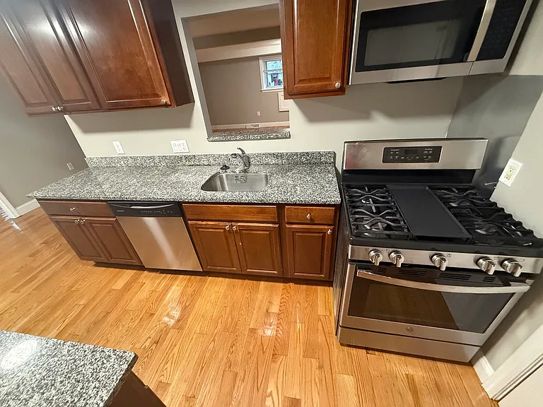 23 Roughan St #3 — Photo 1