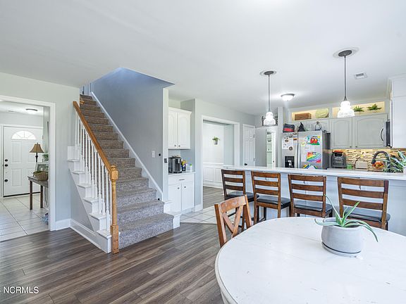 5th image of 325 Star Hill Drive