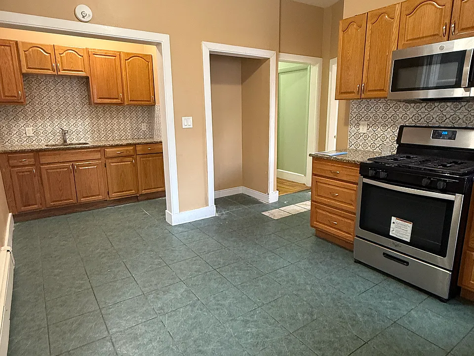 6 W Eagle St #1
