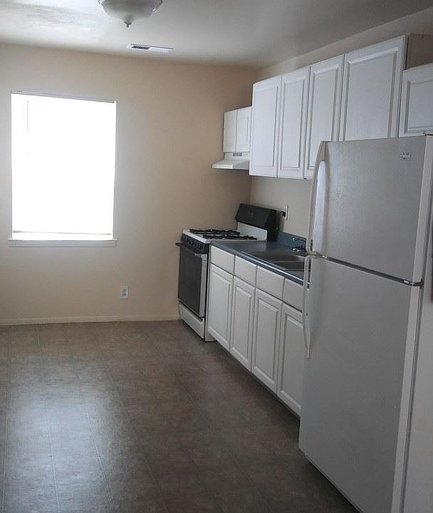 1st image of 408 Princeton Dr SE APT 1