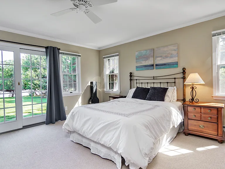 44 Griffing Ave — Photo 11