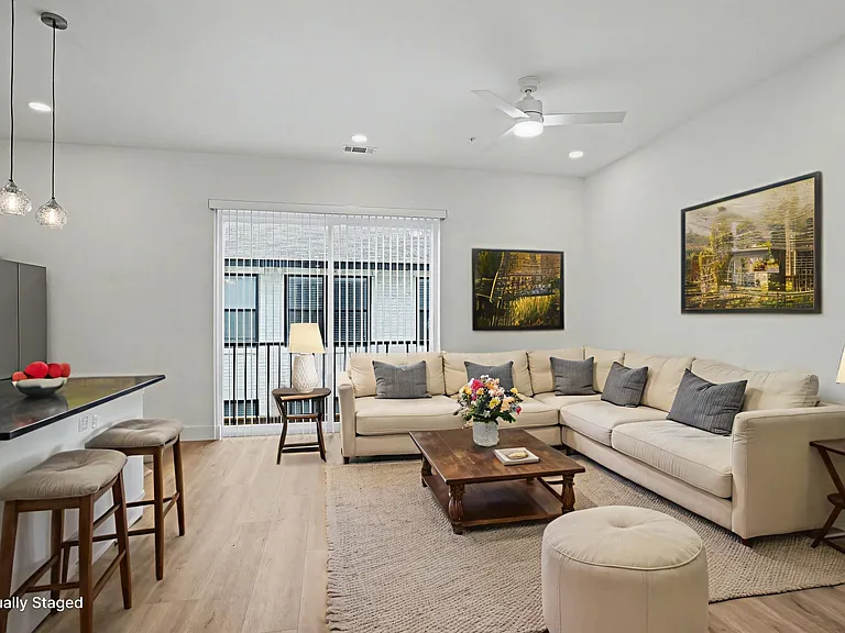 2217 N Fitzhugh Ave #202 — Photo 4
