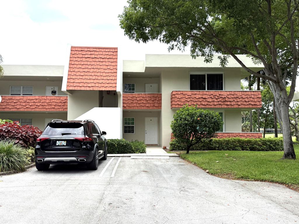 907 Cypress Terrace #201, photo 2