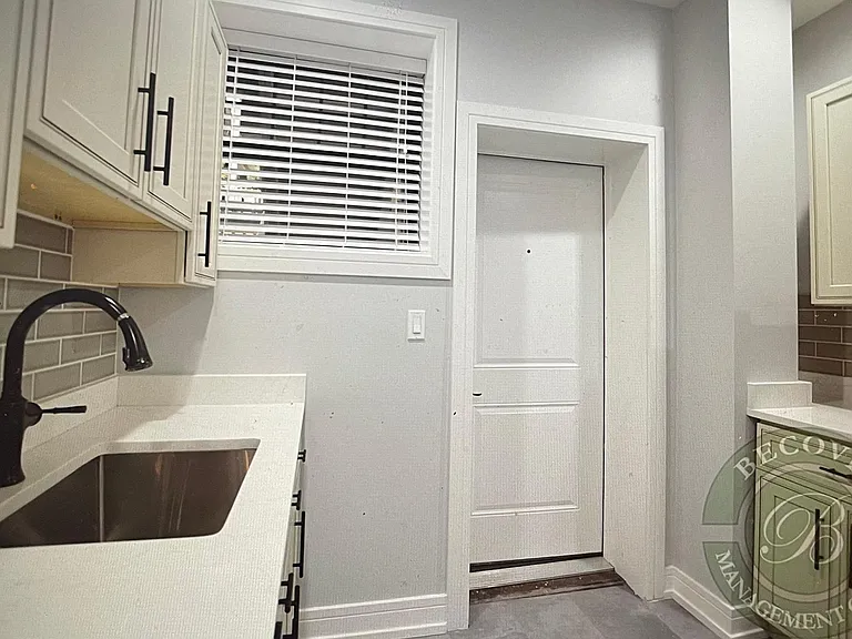 6103 N Winthrop Ave #2 — Photo 8