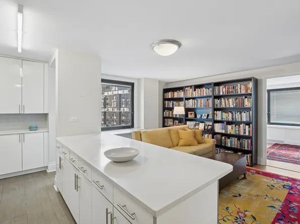 531 Main Street image 2 of 16