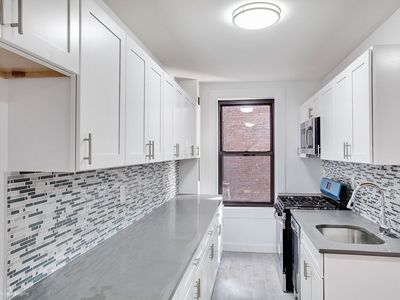 2186 Cruger Ave APT 2L, Bronx, NY, 10462