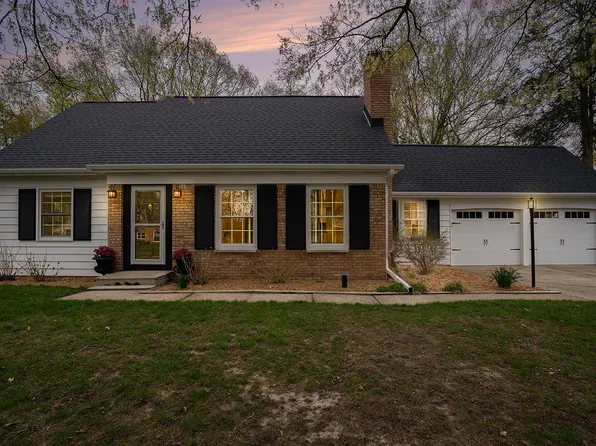 3810 Heights Dr, Hickory Corners, MI 49060