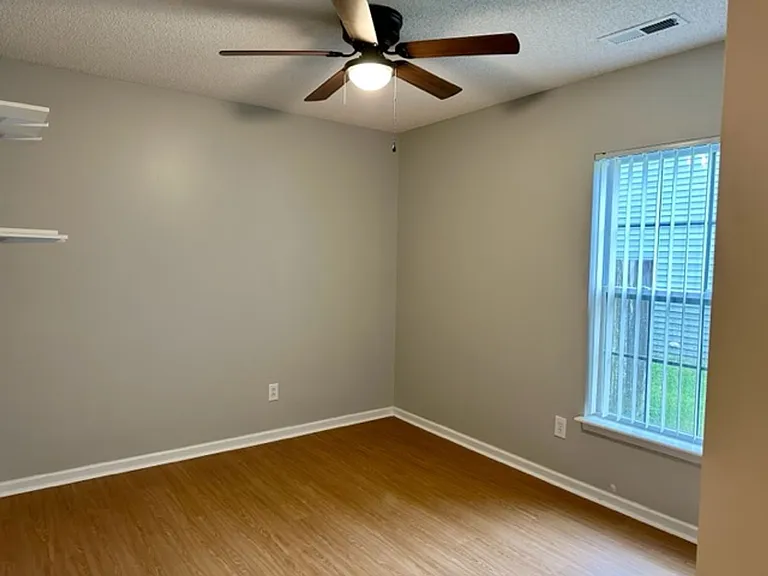 5091 Ballantine Dr — Photo 35