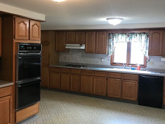 Kitchen 15’ 5”x10’