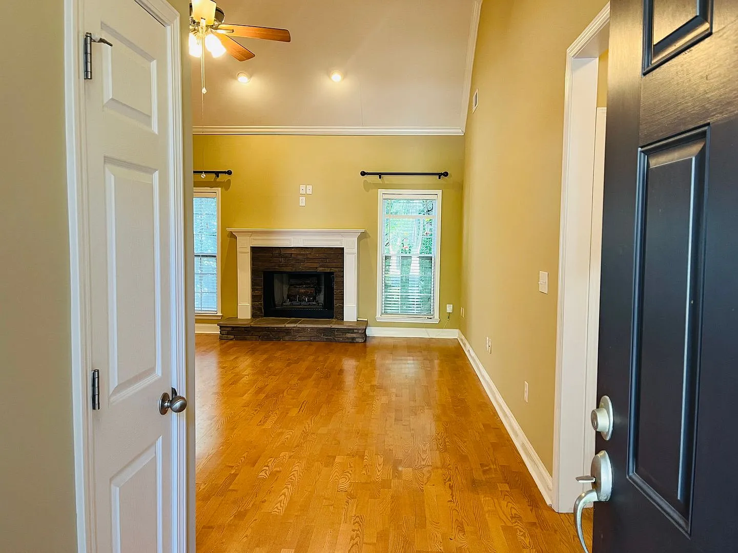 Wow! 3 bedroom 2 bathroom, home in Stillwood Farms! Must see! — Photo 2