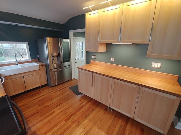 5th image of 205 S Cherry Grove Ave
