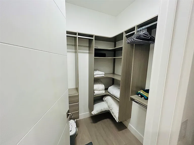 310 SW 9th St #1 — Photo 17