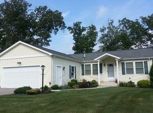 4 Looking Glass Cir, Uncasville, CT 06382