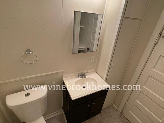 5th image of 515 E Kansas Ave