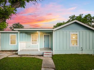 559 W Nacogdoches St, New Braunfels, TX 78130