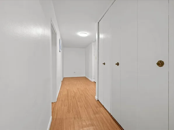 629 Kappock Street image 2 of 12