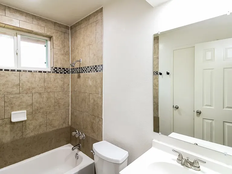 1100 Wadsworth St — Photo 1