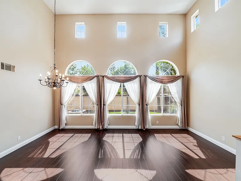 11761 Fricker Ave — Photo 3
